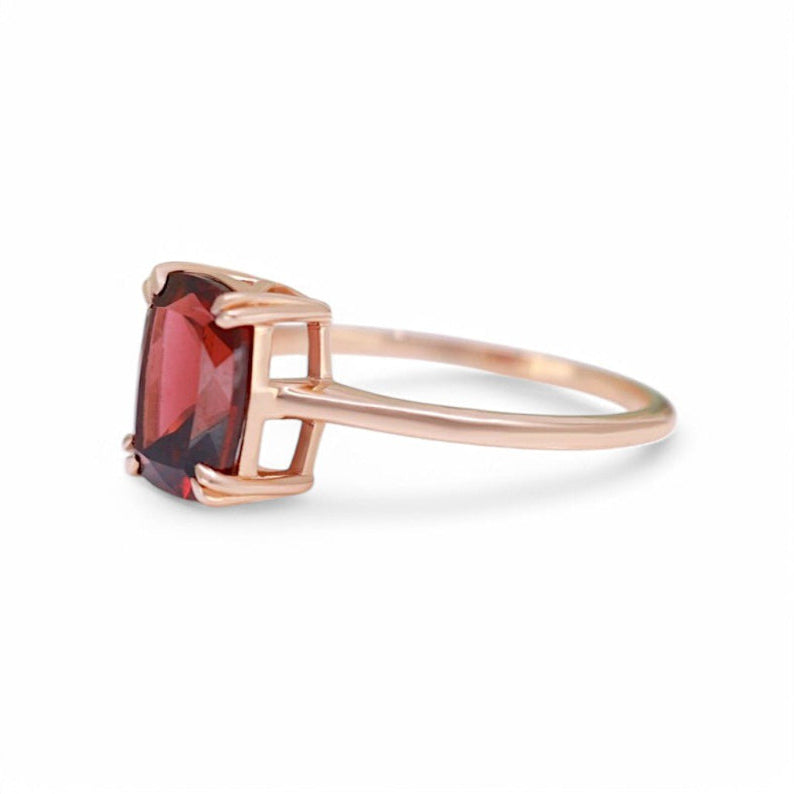 1.5CT Cushion Double Claw Solitaire Garnet Ring - GEMPARA