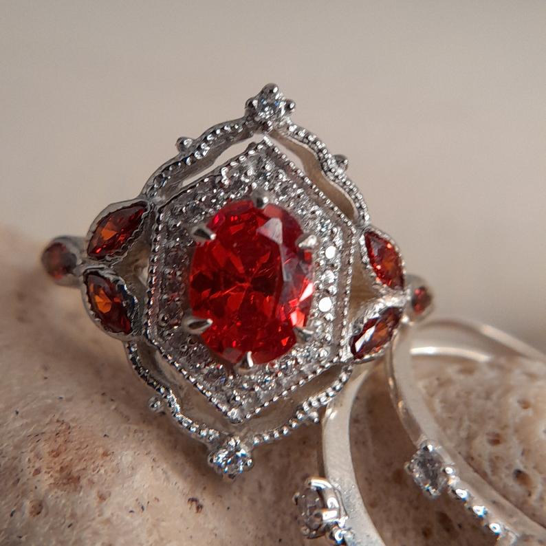 Regal Garnet Ring - GEMPARA