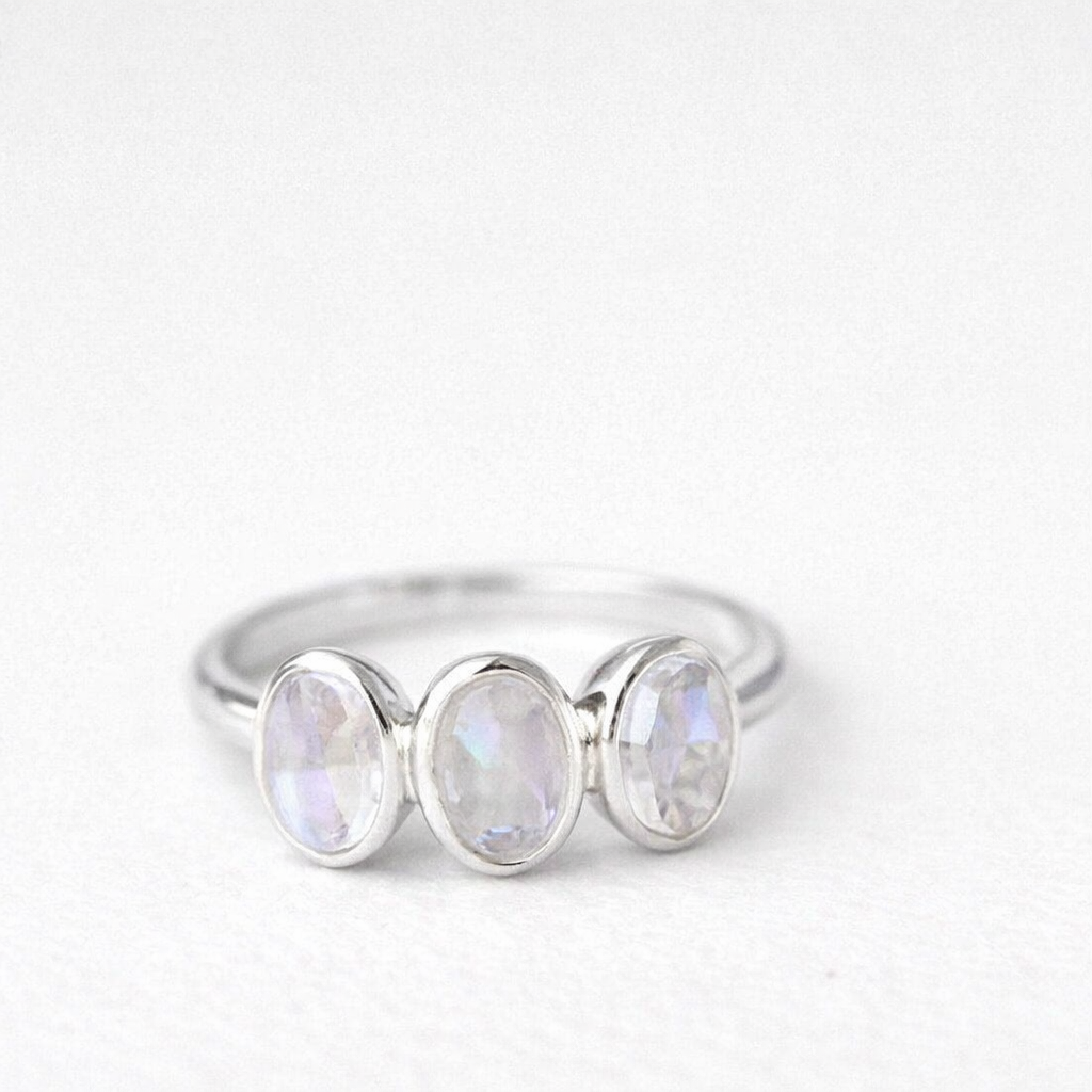 925 sterling silver Vintage Natural Oval Bezel Rainbow Moonstone Ring - GEMPARA