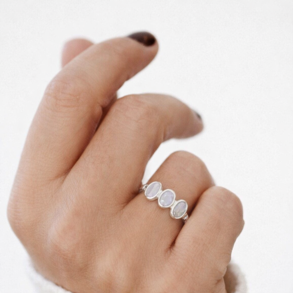 925 sterling silver Vintage Natural Oval Bezel Rainbow Moonstone Ring - GEMPARA