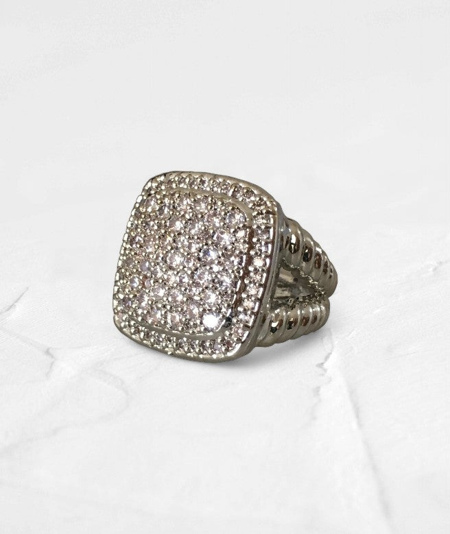 Brilliant Halo Round Moissanite Pavé Ring - GEMPARA