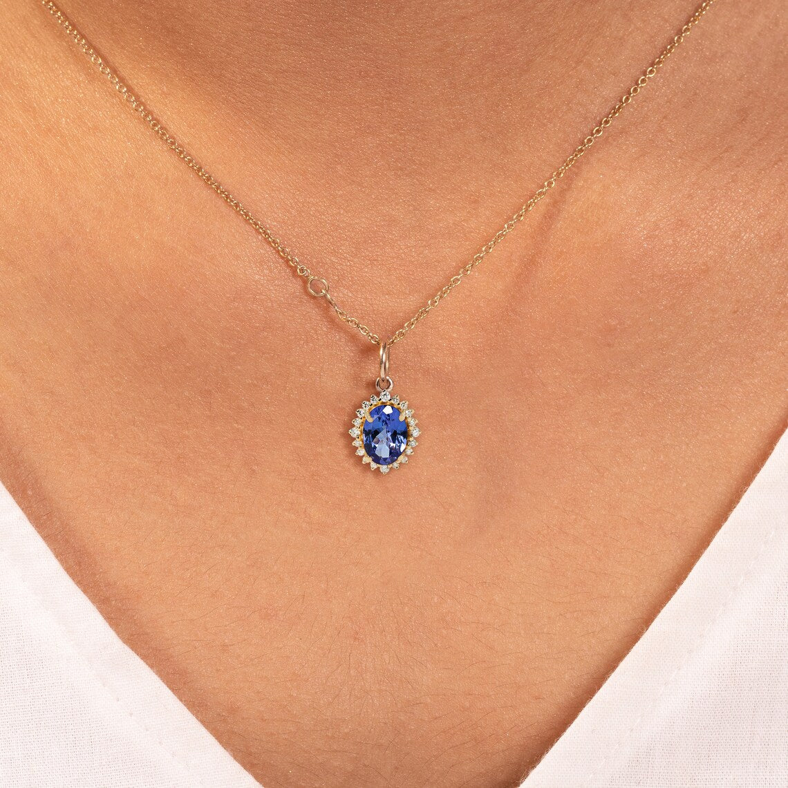 Vintage Oval cut Halo Blue Sapphire Pendent - GEMPARA