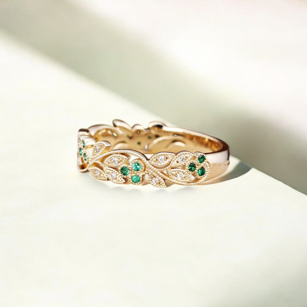 Round Emerald & Diamond Leaf Milgrain Vintage Art Deco Band - GEMPARA