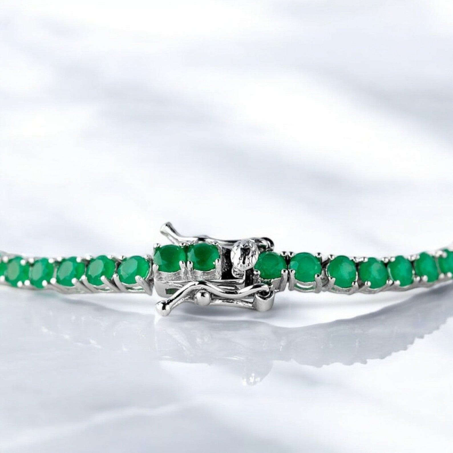 Round Emerald Classic Tennis Bracelet - GEMPARA