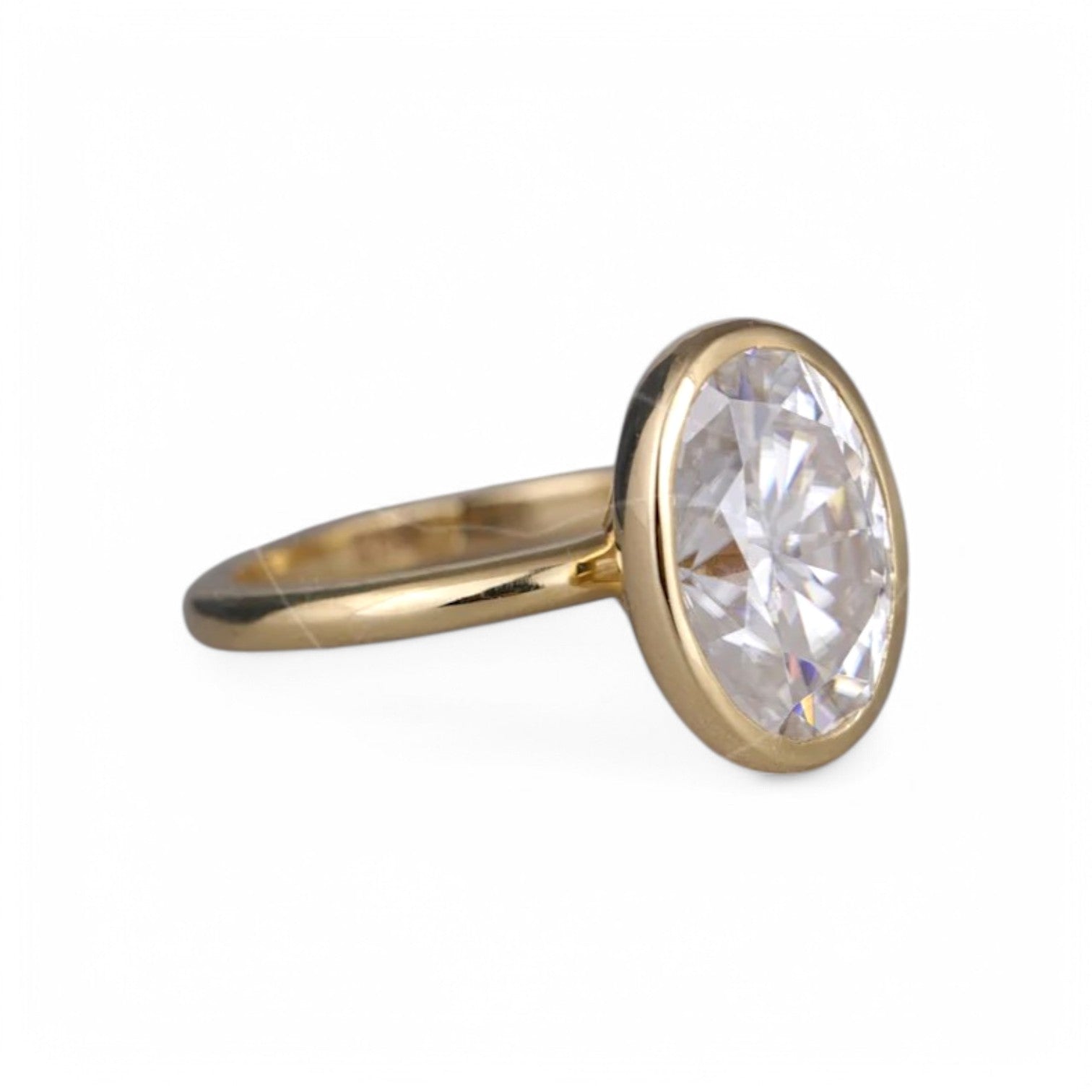 3CT Oval cut  Bezel Diamond Ring - GEMPARA