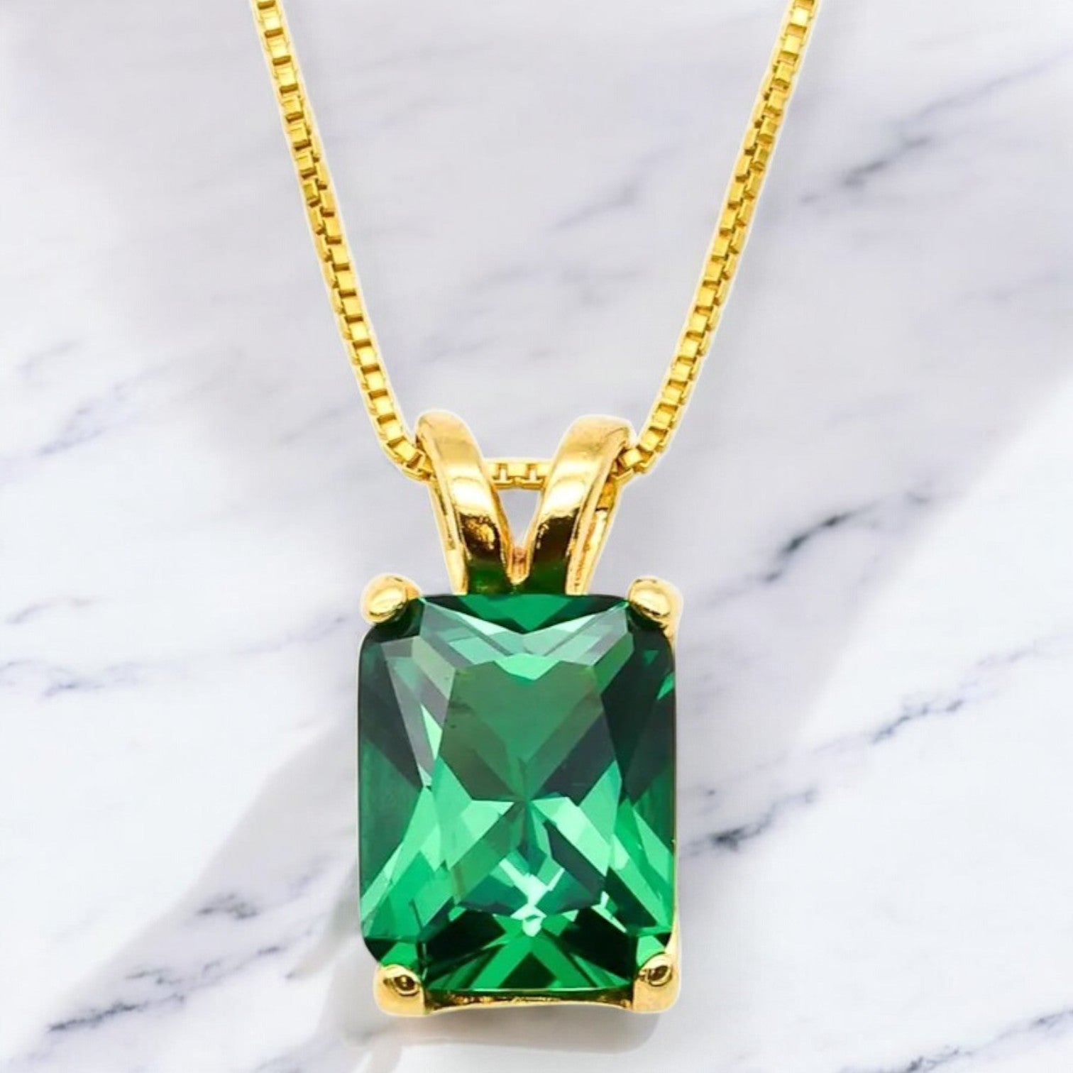 3CT Emerald cut Emerald Pendent - GEMPARA